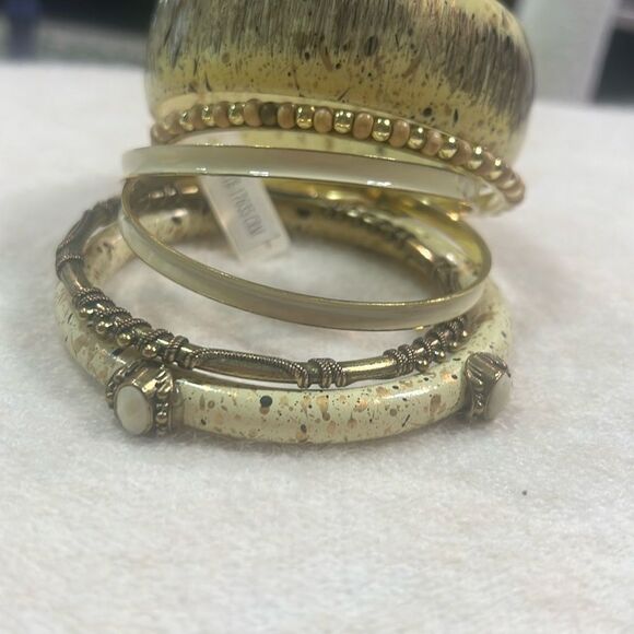 Mint Cream and Gold Textured Bracelets - Picture 5 of 5